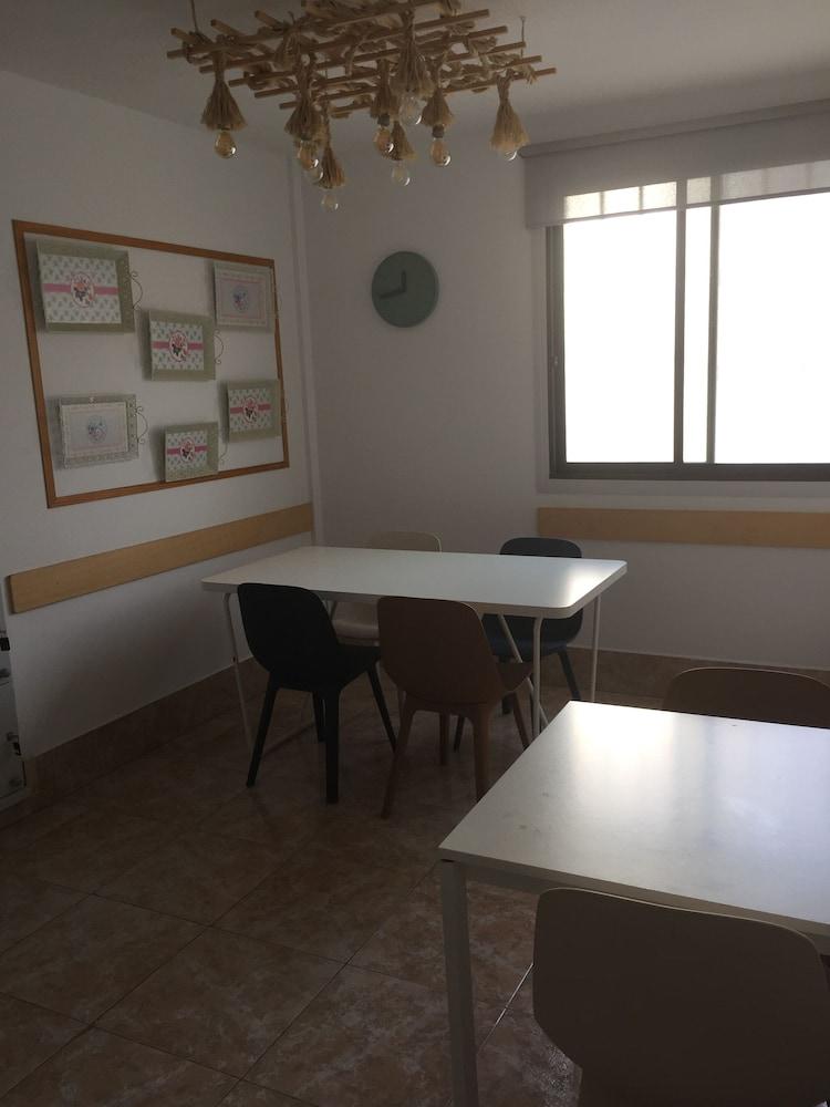 Residencia Cardona Alberg *