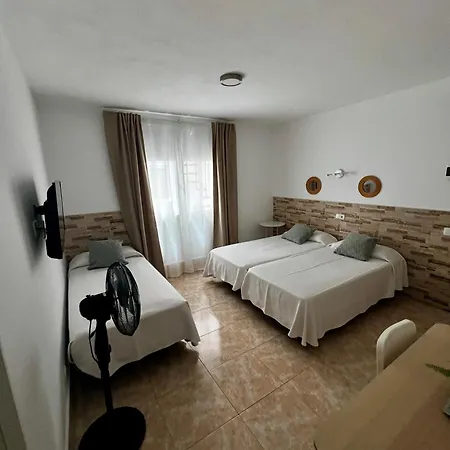 Hostal Residencia Cardona Arrecife  Exterior photo