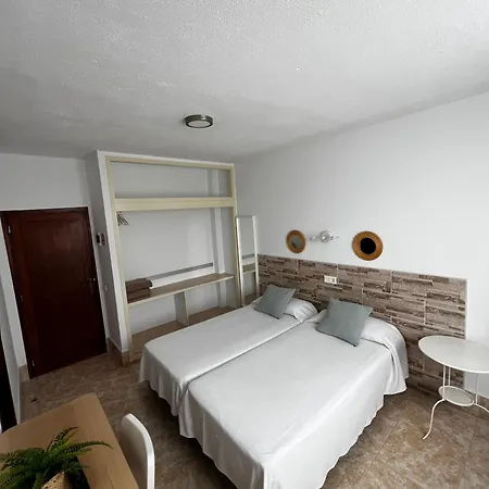 Hostal Residencia Cardona Arrecife  Exterior photo