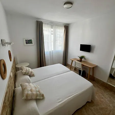 Hostal Residencia Cardona Arrecife  Exterior photo