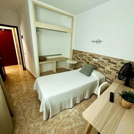 Hostal Residencia Cardona Arrecife  Exterior photo
