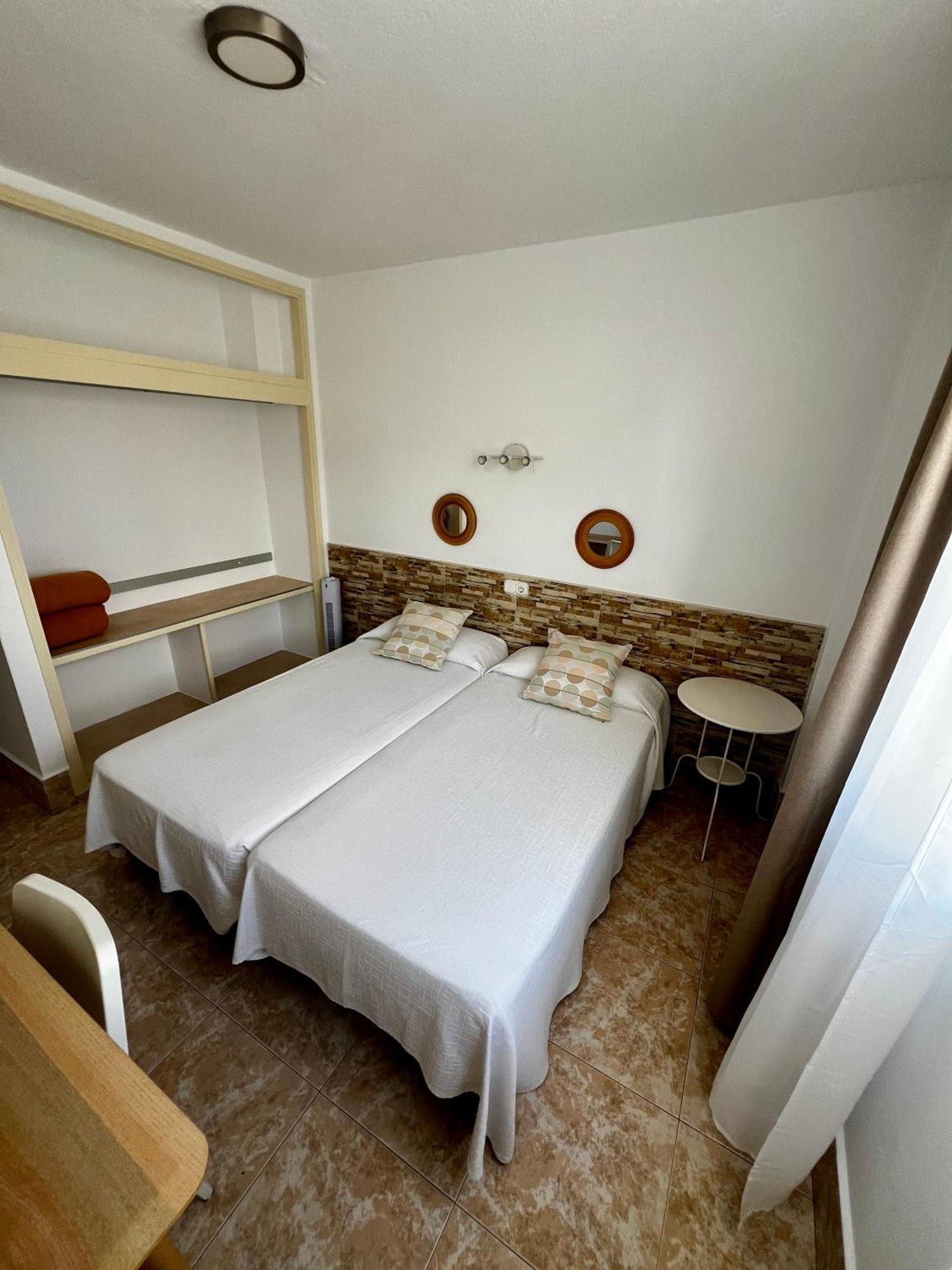 Residencia Cardona Hostel
